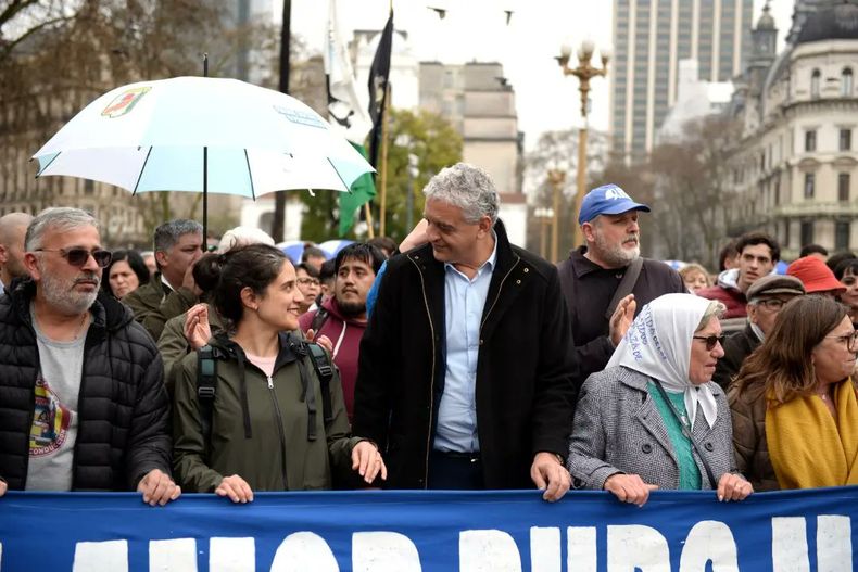 Repudio a "los apologistas de la dictadura" en la ronda de los jueves de las Madres de Plaza de Mayo