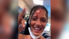 Oriana Sabatini, ensangrentada pero con una sonrisa Oriana Sabatini, ensangrentada pero con una sonrisa