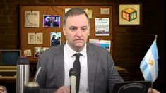 Manuel Adorni y su nuevo programa de streaming.&nbsp;