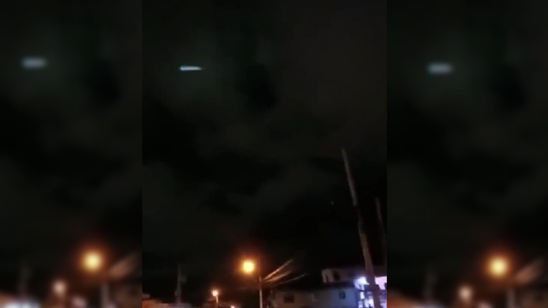 Las cámaras captaron la caída del presunto meteorito en la zona de Villa Carnero.