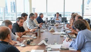 Sergio Massa con su equipo. Se esperan medidas.