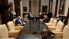 El presidente Javier Milei y el ministro de Economía, Luis Caputo, recibieron en la Casa Rosada a la titular del Fondo Monetario Internacional (FMI), Kristalina Georgieva, y al director del Departamento del Hemisferio Occidental del organismo, Nigel Chalk. El presidente Javier Milei y el ministro de Economía, Luis Caputo, recibieron en la Casa Rosada a la titular del Fondo Monetario Internacional (FMI), Kristalina Georgieva, y al director del Departamento del Hemisferio Occidental del organismo, Nigel Chalk.