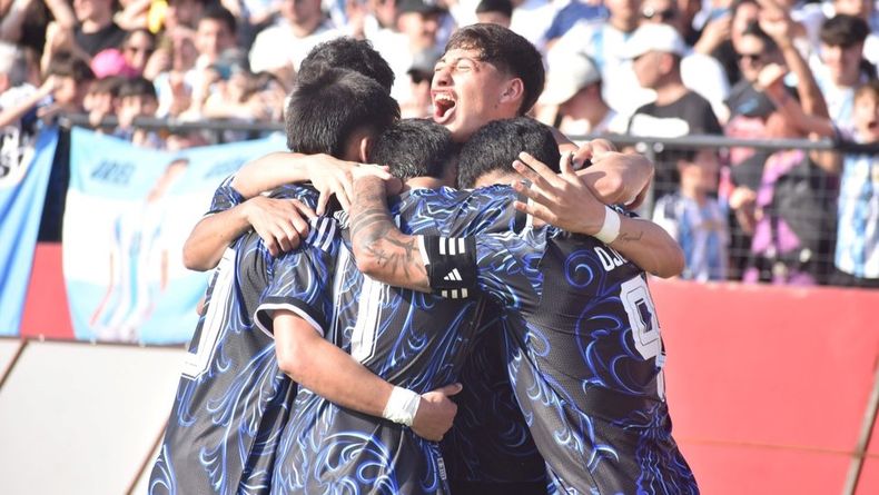 Con gol de Franco Domínguez, la Albiceleste todavía sueña con pasar de ronda en los Juegos Suramericanos.