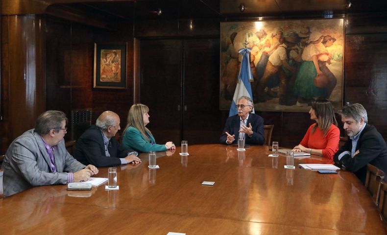 Mario Lugones recibió a&nbsp;los nuevos integrantes del Consejo de Administración del Hospital Garrahan.
