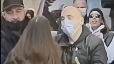 Una fan de Tini Stoessel esquivó la seguridad y tuvo que ser retenida: la reacción de la cantante Una fan de Tini Stoessel esquivó la seguridad y tuvo que ser retenida: la reacción de la cantante