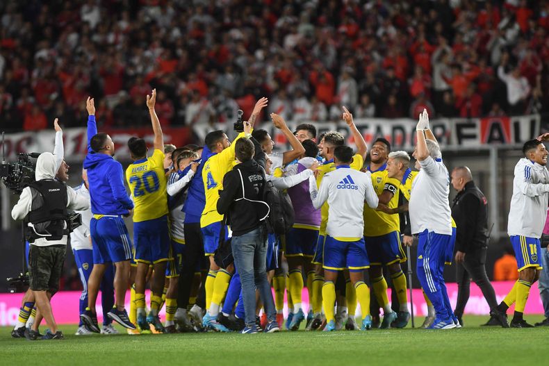 El festejo de los hinchas de Boca tras ganarle a River.
