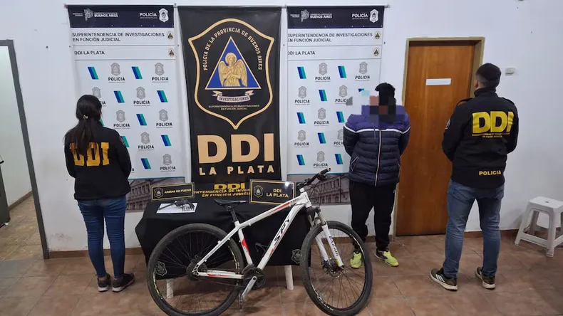 El delincuente se movilizaba en una bicicleta.
