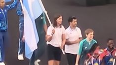 Eugenia Bosco y Maligno Torres con la bandera argentina. Eugenia Bosco y Maligno Torres con la bandera argentina.