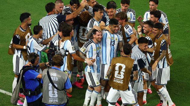 Argentina sacó adelante un partido increíble y ya está entre los 16 mejores del certamen.