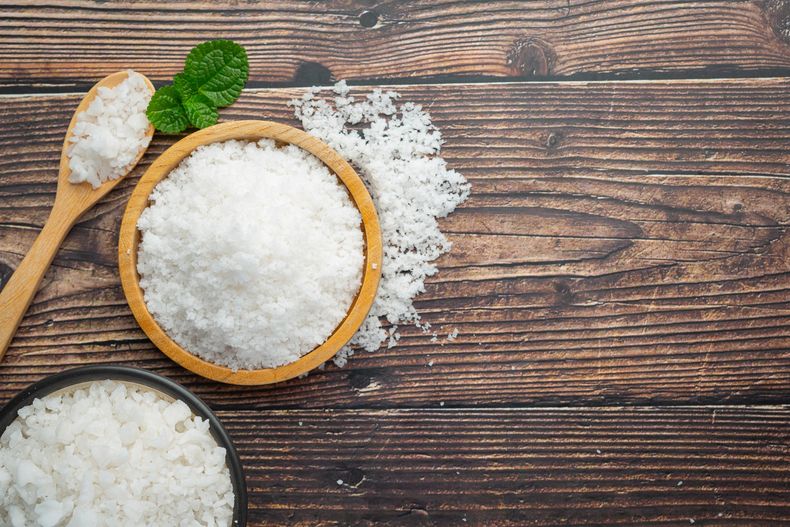 Los nutricionistas recomiendan cocinar con poca sal