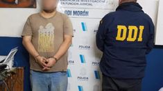 El acusado fue detenido por la Policía. El acusado fue detenido por la Policía.