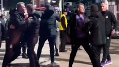 Biaggio y Melgarejo casi terminan a las piñas en el estacionamiento del estadio. Biaggio y Melgarejo casi terminan a las piñas en el estacionamiento del estadio.