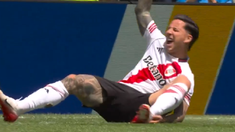 El delantero debió ser sustituido. El delantero debió ser sustituido.