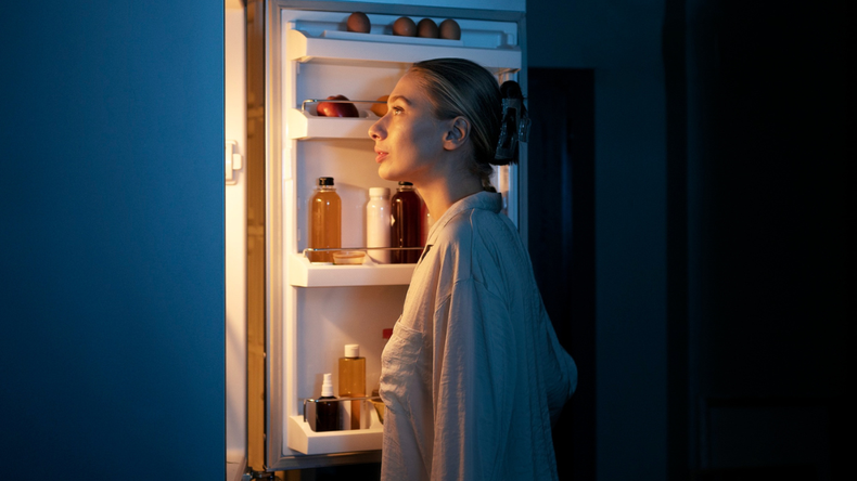 Mantener la comida refrigerada correctamente evita intoxicaciones alimentarias.