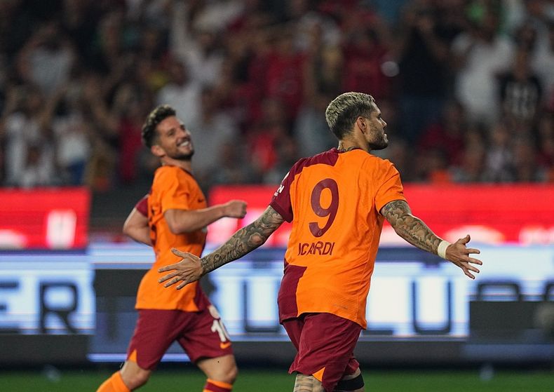Icardi marcó dos goles para Galatasaray.
