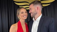 Michelle Peters y el futbolista neozelandés se convirtieron en un fetiche del publico latinoameriano.