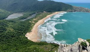Quienes practican surf y disfrutan de la naturaleza, encontrarán en Lagoinha do Leste una opción perfecta para sus vacaciones.&nbsp;