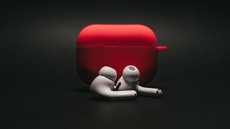 Los AirPods son resistentes al agua pero no impermeables