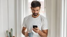 El verdadero significado del emoji de WhatsApp de la bandera roja: es ideal para tu ex pareja El verdadero significado del emoji de WhatsApp de la bandera roja: es ideal para tu ex pareja