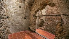 Descubiertas en la década de los 80, estas celdas forman parte de un circuito turístico subterráneo en la capital de Córdoba. Descubiertas en la década de los 80, estas celdas forman parte de un circuito turístico subterráneo en la capital de Córdoba.