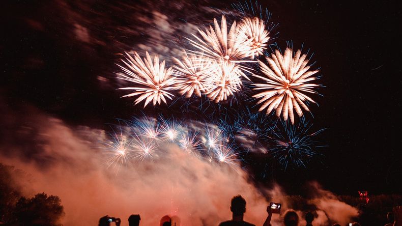 No se podrá utilizar fuegos artificiales en la Ciudad.