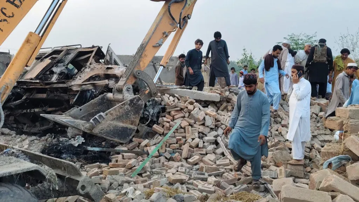Brutal atentado en Pakistán: 15 policías muertos