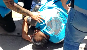 El policía de la Ciudad atropellado fue asistido por otros efectivos.
