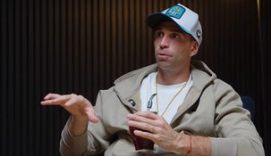 Dibu Martínez confesó que atajó durante el Mundial con un dedo fracturado.