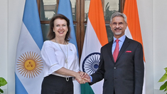 Mondino junto a Subrahmanyam Jaishankar, ministro de Asuntos Exteriores de India.