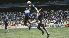 El arquero inglés fue polémico con la camiseta de Diego Maradona. El arquero inglés fue polémico con la camiseta de Diego Maradona.