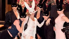 Lali con sus amigas en su despedida de soltera en Brasil.