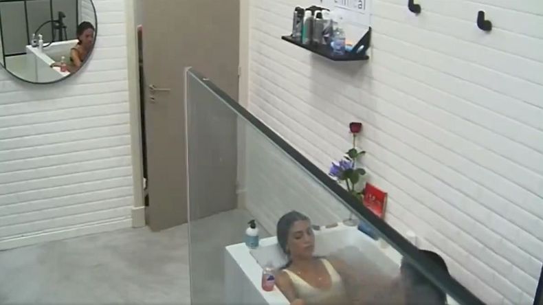 Juliana fue quien las descubrió y no ocultó su sorpresa.