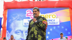 Maduro advirtió que jamás se rendirá ante el imperio estadounidense y los grupos fascistas. Maduro advirtió que jamás se rendirá ante el imperio estadounidense y los grupos fascistas.