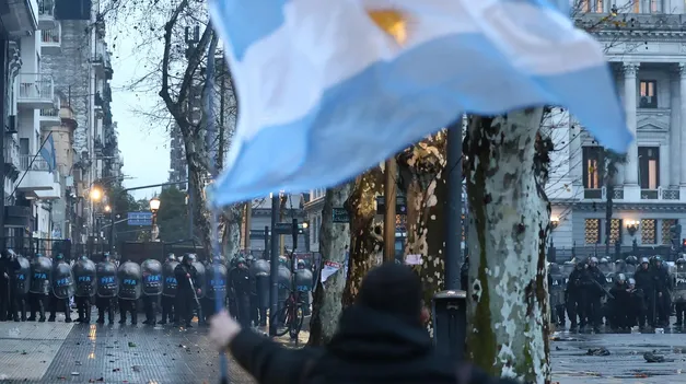 Represión frente al Congreso durante el gobierno de Javier Milei.