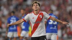 Colidio celebra su segundo gol a Vélez y el cuarto de River. Colidio celebra su segundo gol a Vélez y el cuarto de River.