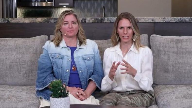 Ruby Franke junto a su socia Jodi Nan Hildebrandt en vídeos de YouTube donde daban consejos sobre la crianza de los hijos.