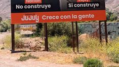 Carteles en Jujuy, que señalan la falta de obras del gobierno nacional. Carteles en Jujuy, que señalan la falta de obras del gobierno nacional.