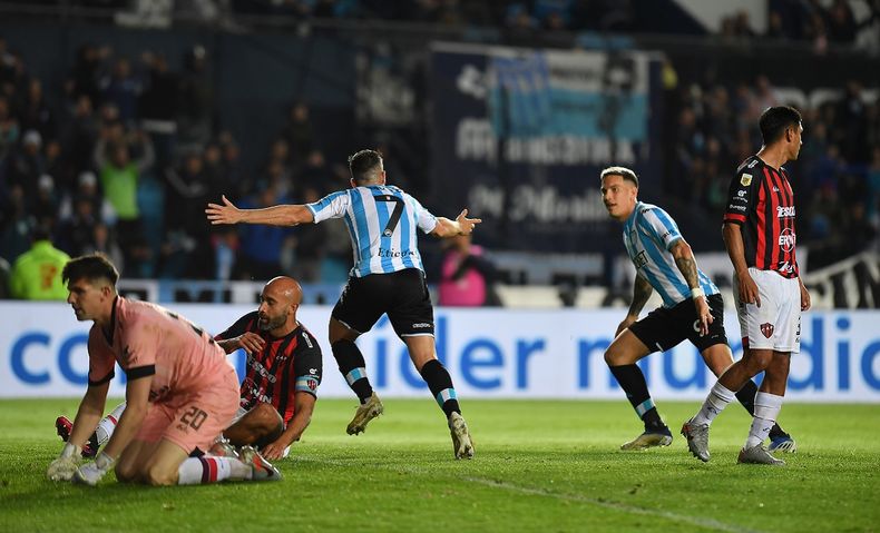 Gabriel Hauche festeja el gol de la victoria.
