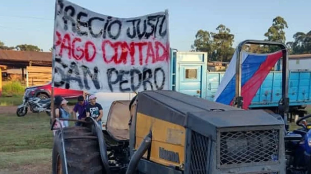 Los yerbateros se concentraron en la RN14 en San Pedro en la provincia de Misiones.