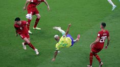 Richarlison marcó los dos goles del debut.