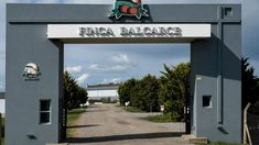 La crisis económica provocó el cese definitivo de actividades de la histórica empresa alimenticia Finca Balcarce. La crisis económica provocó el cese definitivo de actividades de la histórica empresa alimenticia Finca Balcarce.