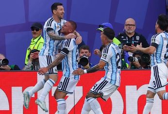 Messi festejando el triunfo de la Scaloneta ante Suiza este sábado 11 de julio en Kansas.