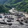 Una vista de dron muestra el lodo cubriendo edificios y casas tras las devastadoras inundaciones en Trishuli, en el distrito de Nuwakot (Nepal).