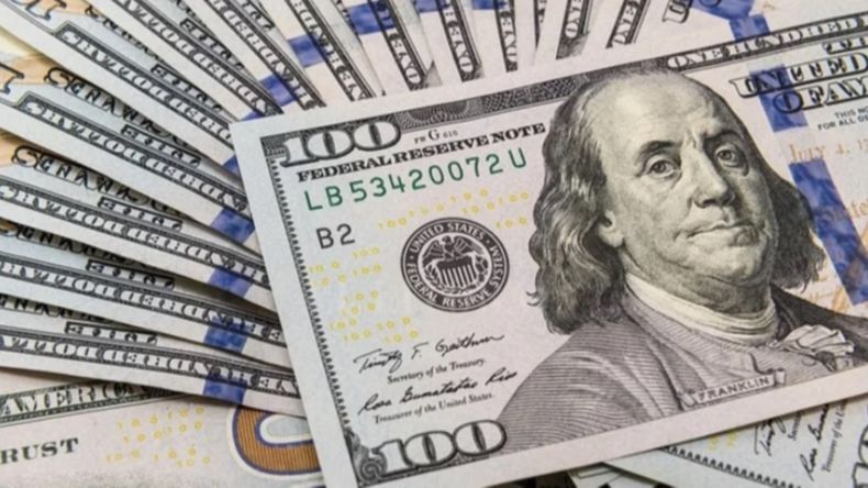 Este martes el dólar paralelo o dólar ilegal tuvo un incremento de 10 pesos y alcanzó el récord nominal de $301.