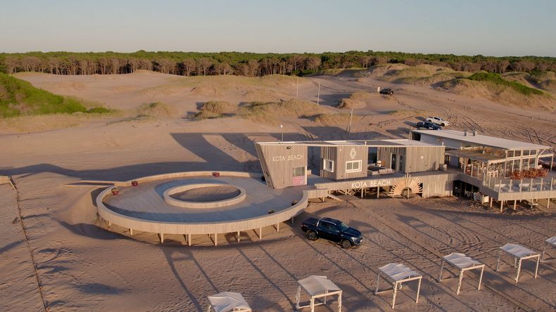 Así luce el Parador Kota Beach en Pinamar desde dónde partirán los test drives 4x4 de la marca.