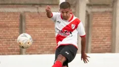 Dolor en el ascenso por la muerte de un jugador de 18 años.