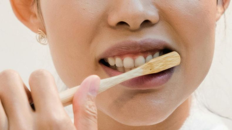  Estas condiciones pueden interferir en funciones básicas como masticar, hablar y sonreír, deteriorando significativamente la calidad de vida.  