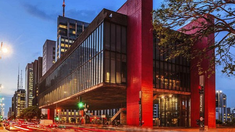 Es un punto neurálgico de conexiones nacionales e internacionales. Es un punto neurálgico de conexiones nacionales e internacionales.