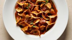 Una reinterpretación de la tradición de la pasta con una mirada moderna. Una reinterpretación de la tradición de la pasta con una mirada moderna.