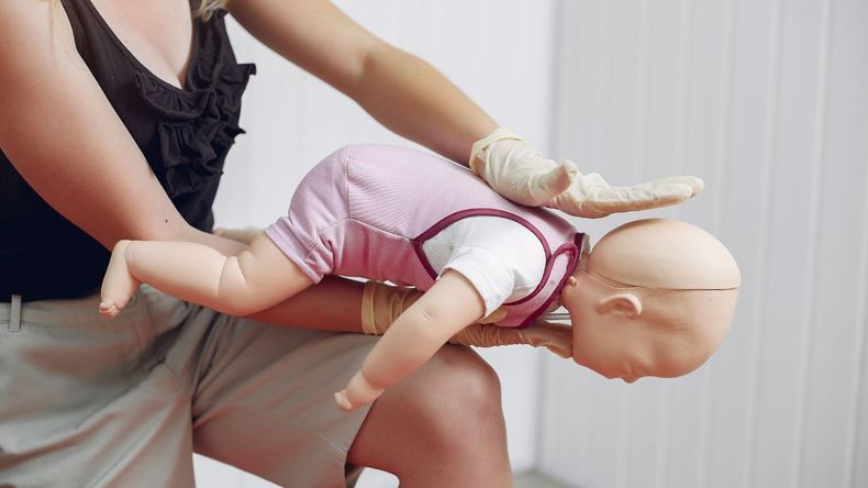 Esta técnica de primeros auxilios se presenta como un recurso vital que, en una situación de emergencia, puede marcar la diferencia entre la vida y la muerte.  